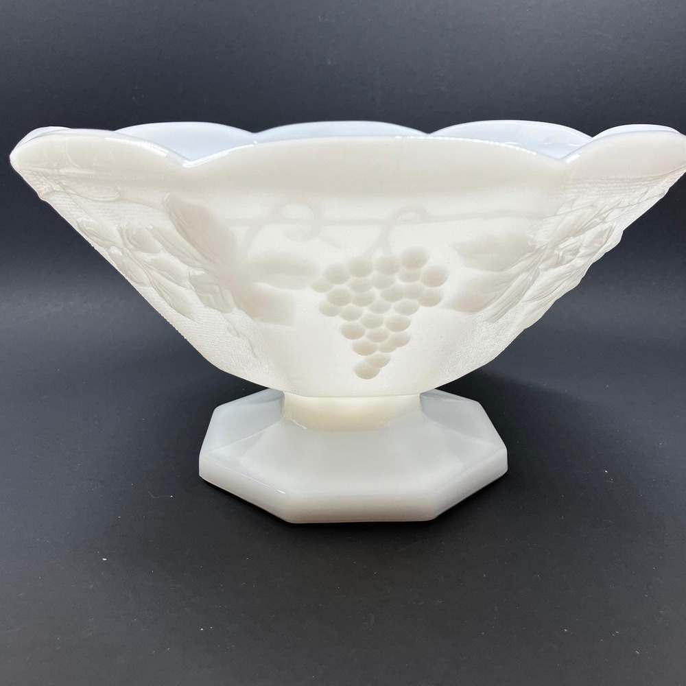 Pair Vtg Anchor Hocking Grape Milk Glass Bowls Christmas Amaryllis Centerpiece - Picture 13 of 14